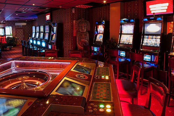 Roulette table in full-screen mode on iPhone, showing wheel and bet slips